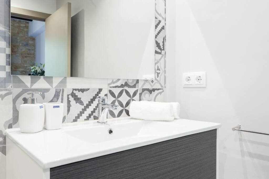 Sleep & Stay Home With Balcony Bonaventura 3 خيرونا المظهر الخارجي الصورة
